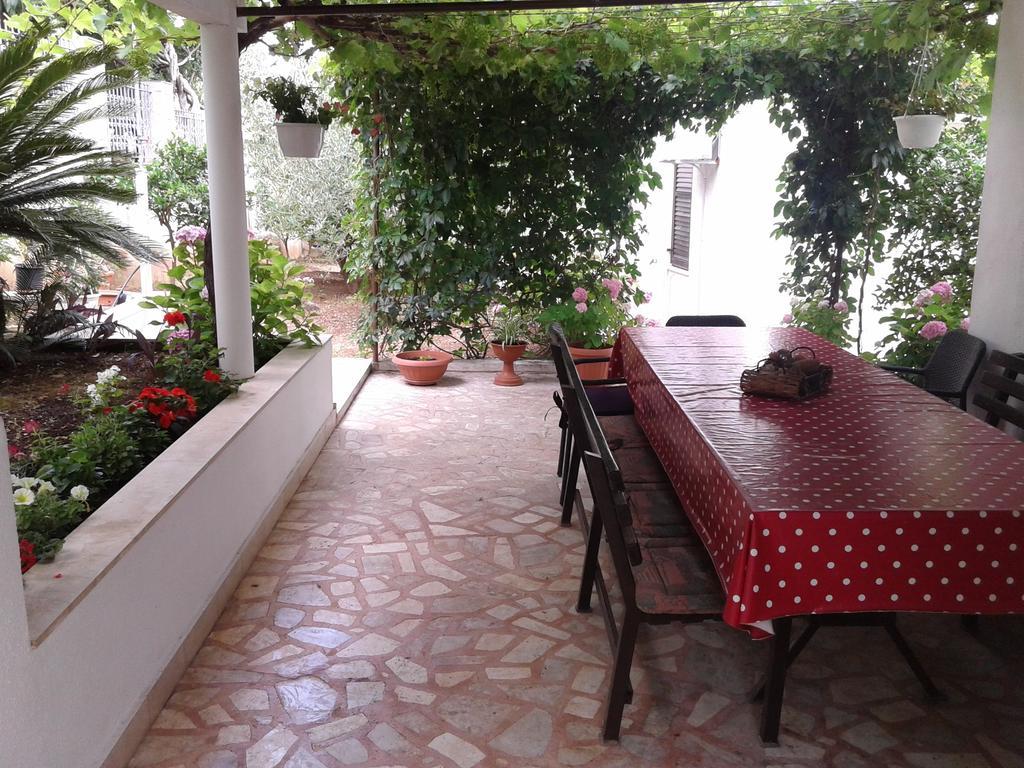 Apartments Villa Zvonimir Slatine Kamer foto