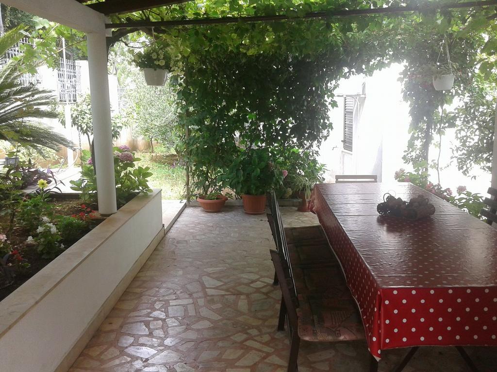 Apartments Villa Zvonimir Slatine Kamer foto